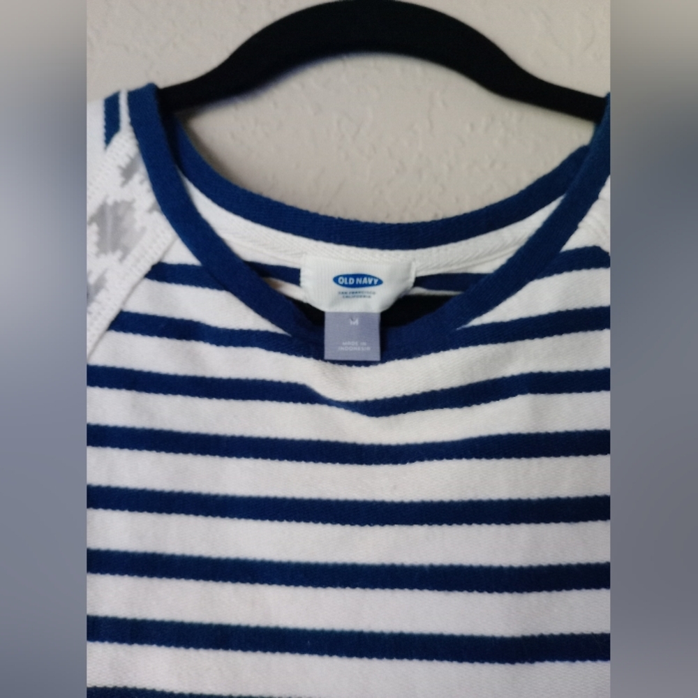 Old Navy Women's Blue and White Striped Top Size M - Picture 4 of 9